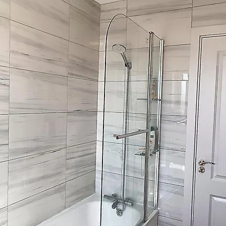 Comfort Double Bed At Grange Castle, Clondalkin, 22 Dublín